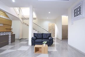 OYO 999 Garuda Guesthouse