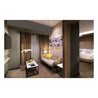 Summit Hotel Greenhills