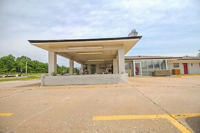 OYO Hotel McAlestar OK S Main St