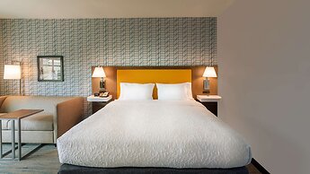Hampton Inn Riverside Downtown