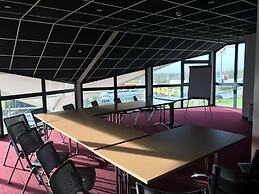 FastHotel Montmarault - Auberge du Grand Champ