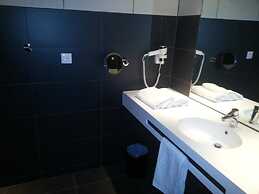 FastHotel Montmarault - Auberge du Grand Champ