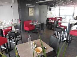 FastHotel Montmarault - Auberge du Grand Champ