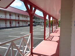 FastHotel Montmarault - Auberge du Grand Champ
