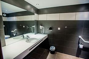 FastHotel Montmarault - Auberge du Grand Champ