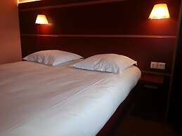 FastHotel Montmarault - Auberge du Grand Champ