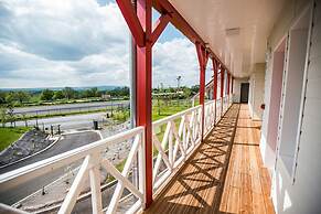 FastHotel Montmarault - Auberge du Grand Champ