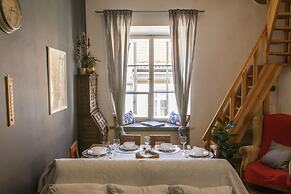 Old Town Folk Apartment