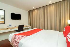 OYO 225 Premier Place Hotel