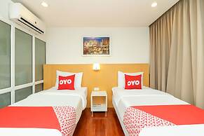 OYO 225 Premier Place Hotel