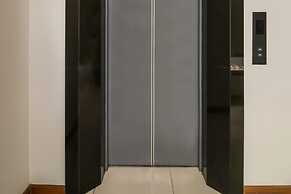 OYO 225 Premier Place Hotel