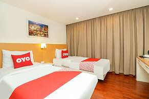 OYO 225 Premier Place Hotel
