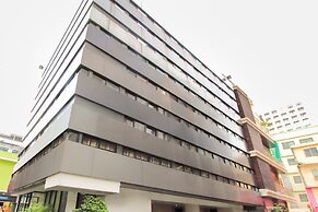 OYO 225 Premier Place Hotel