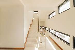 OYO 225 Premier Place Hotel