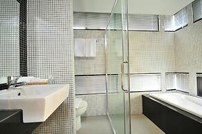 OYO 225 Premier Place Hotel