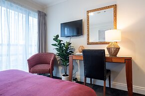Toodle's Stylish stay on Queen Street