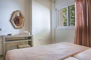 Meliti Waterfront Suites