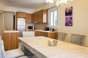 Meliti Waterfront Suites