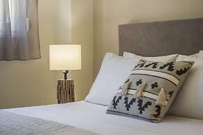 Meliti Waterfront Suites