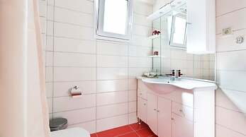 Meliti Waterfront Suites