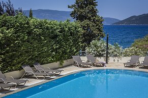 Meliti Waterfront Suites