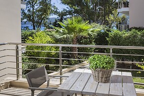 Meliti Waterfront Suites