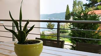 Meliti Waterfront Suites