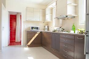 Meliti Waterfront Suites