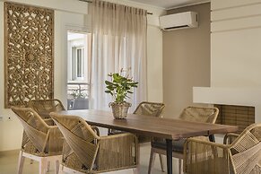 Meliti Waterfront Suites