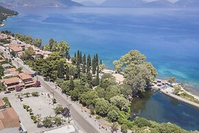 Meliti Waterfront Suites