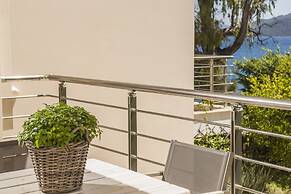 Meliti Waterfront Suites