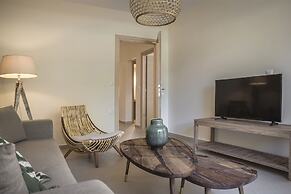 Meliti Waterfront Suites