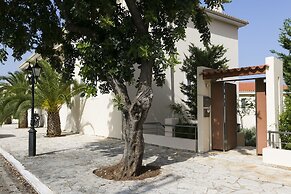 Meliti Waterfront Suites