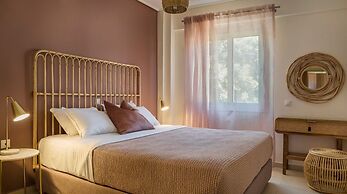 Meliti Waterfront Suites