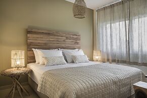 Meliti Waterfront Suites