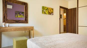 Meliti Waterfront Suites