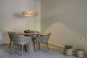 Meliti Waterfront Suites