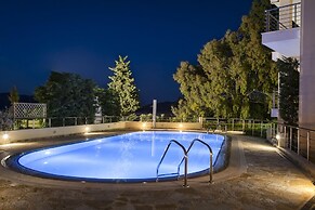 Meliti Waterfront Suites