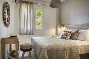 Meliti Waterfront Suites