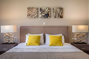 Meliti Waterfront Suites