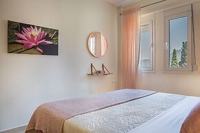 Meliti Waterfront Suites