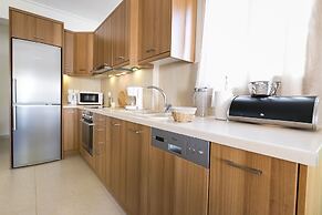 Meliti Waterfront Suites