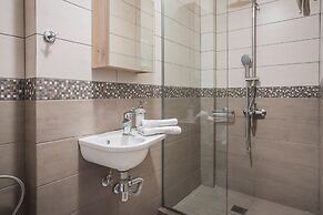 Meliti Waterfront Suites