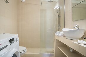 Meliti Waterfront Suites