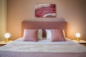 Meliti Waterfront Suites