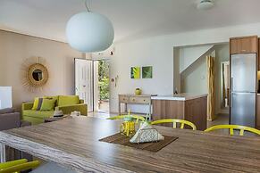 Meliti Waterfront Suites