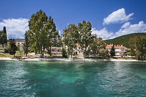 Meliti Waterfront Suites