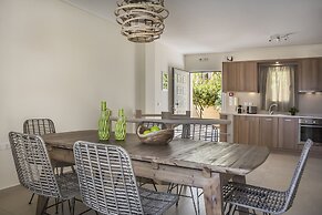 Meliti Waterfront Suites