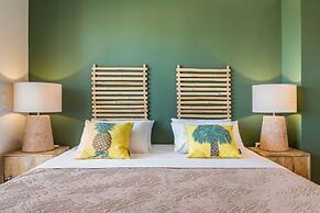 Meliti Waterfront Suites