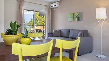 Meliti Waterfront Suites